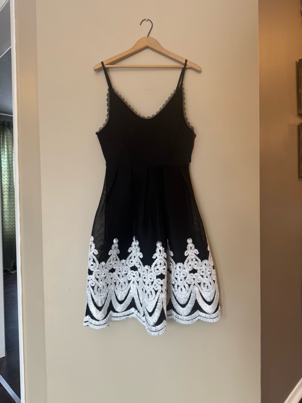 Embroidered Mesh Lace Cocktail Dress – Honey Boutique | Size M